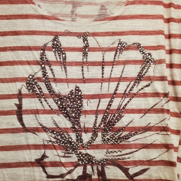Flowy striped top with flower and rhinestone detailing - Picture 2 of 4